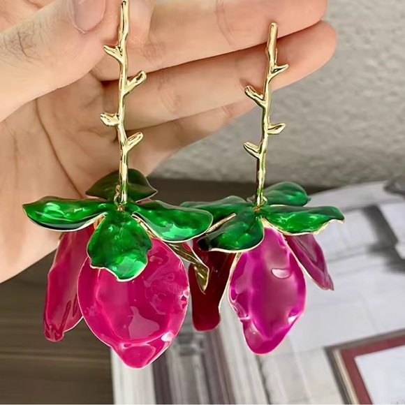 Anthropologe unique Pink and Gold Floral Earrings - Picture 4 of 10